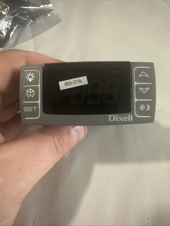 Датчик температуры Dixell XR70CX-4N1C8-U Digital Refrigeration Temperature Contr