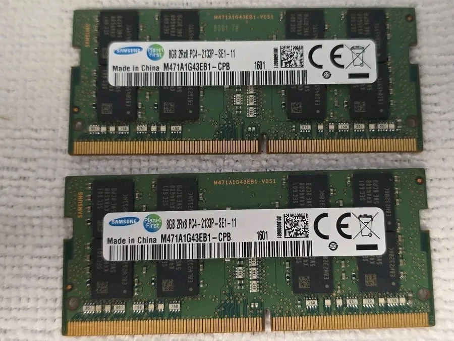 Модуль памяти Lot 2x 8GB (16GB) Samsung M471A1G43DB0-CPB PC4-2133P SODIMM Memory — фото лота 1
