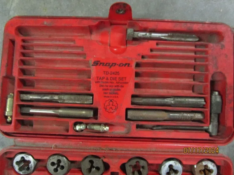 Режущий инструмент Snap On TD-2425 Tap & Die Set Missing One Piece Pre Owned