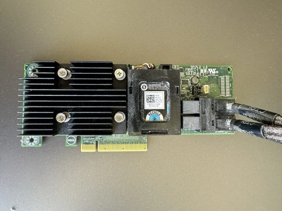 Контроллер DELL 44GNF PERC H730 12Gbps SAS RAID CONTROLLER W/ 37CT1 BATTERY & P9 — фото лота 2
