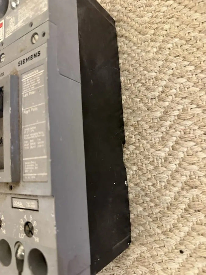 Автоматический выключатель I-T-E Siemens Sentron FXD63B225 225A 3 Pole 600VAC Ci