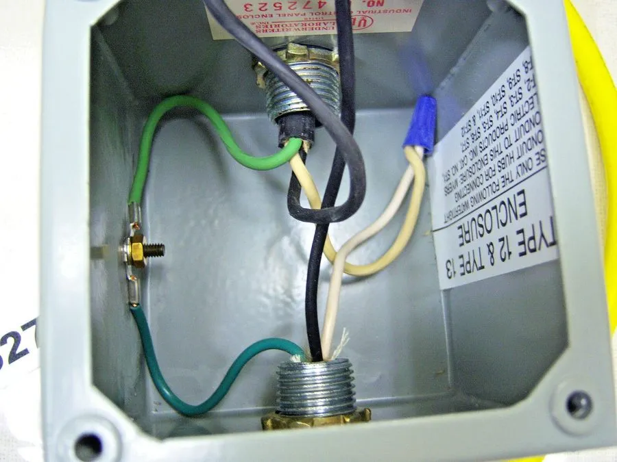 Монтажный шкаф Hoffman Enclosure w/ Push Button M-472523 Allen-Bradley 800H-R2 w