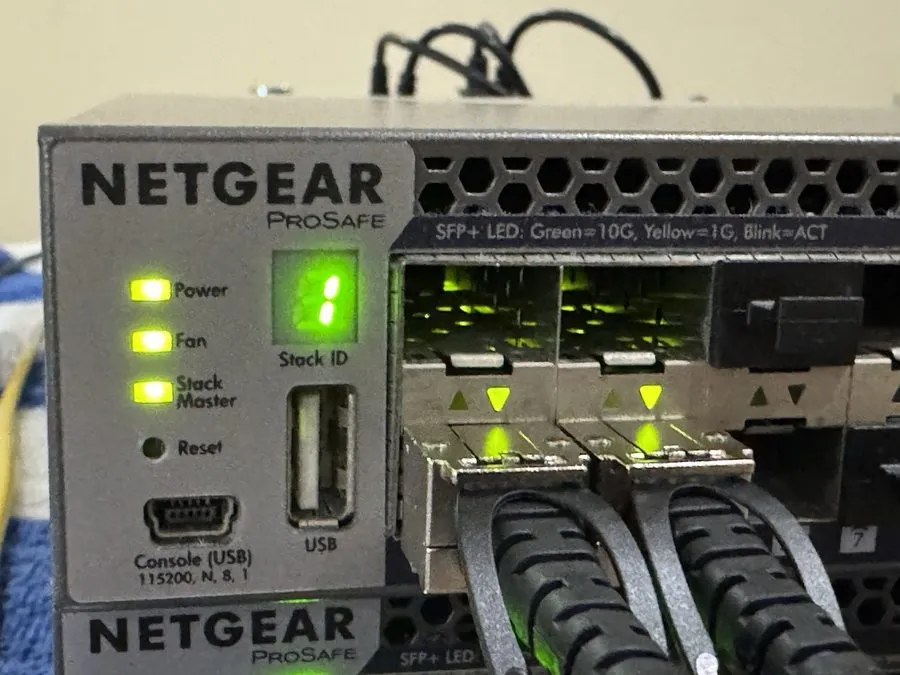 Коммутатор NETGEAR ProSAFE M4300-12X12F 24-Port 10GbE L3 Managed 1U Switch XSM43