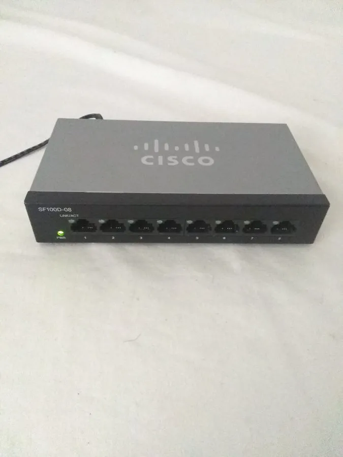 Коммутатор Cisco SF100D-08P 8 port 10/100 POE desktop switch — фото лота 1