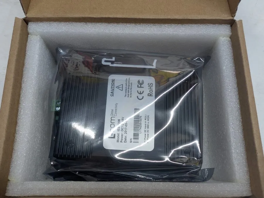Коммутатор L-com IES-2205 Industrial Ethernet Switch 5-Port 10/100TX DIN Rail CA — фото лота 1