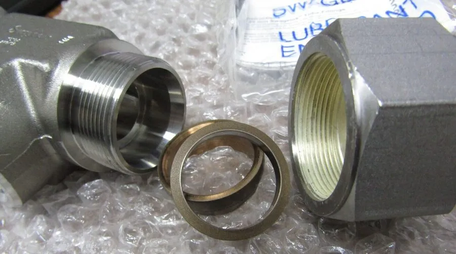 Фитинг Swagelok SS-1610-3TTF Stainless Tube Fitting, Female Branch Tee, 1"