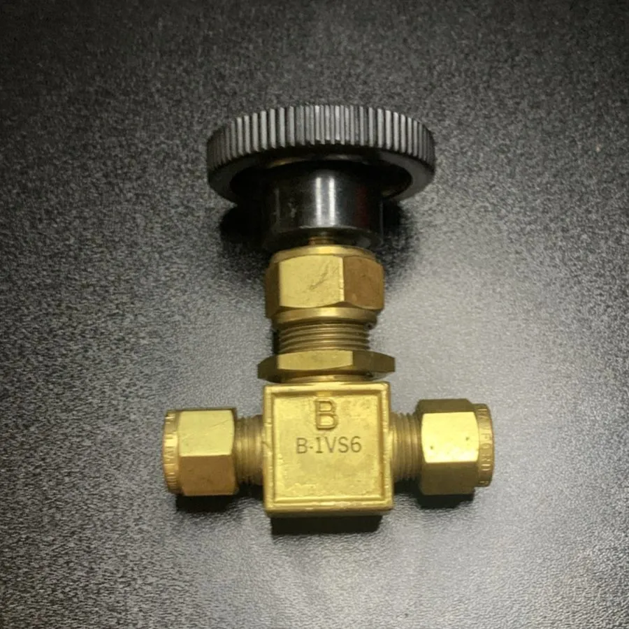 Клапан 3/8 Tube Brass Needle Valve (3000 Psi) Swagelok B-1VS6