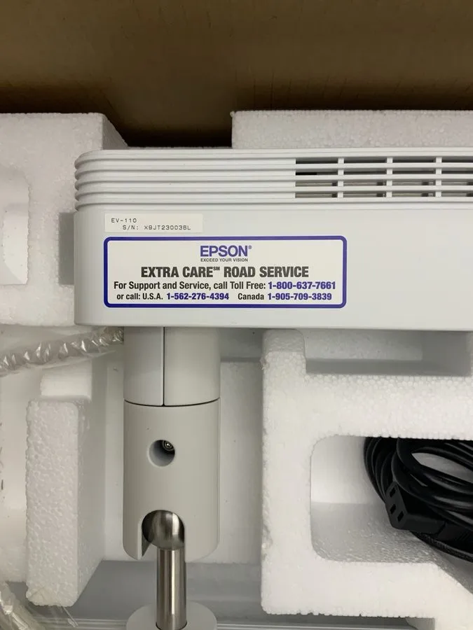 Проектор Epson Ev-110 Light Scene Laser Project 2200 Luman Projector — фото лота 2