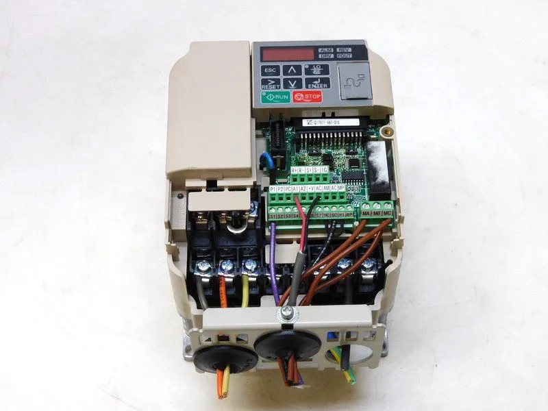 Частотный преобразователь Yaskawa CIMR-VU4A0002FAA V1000 AC Drive REV C 380-480V