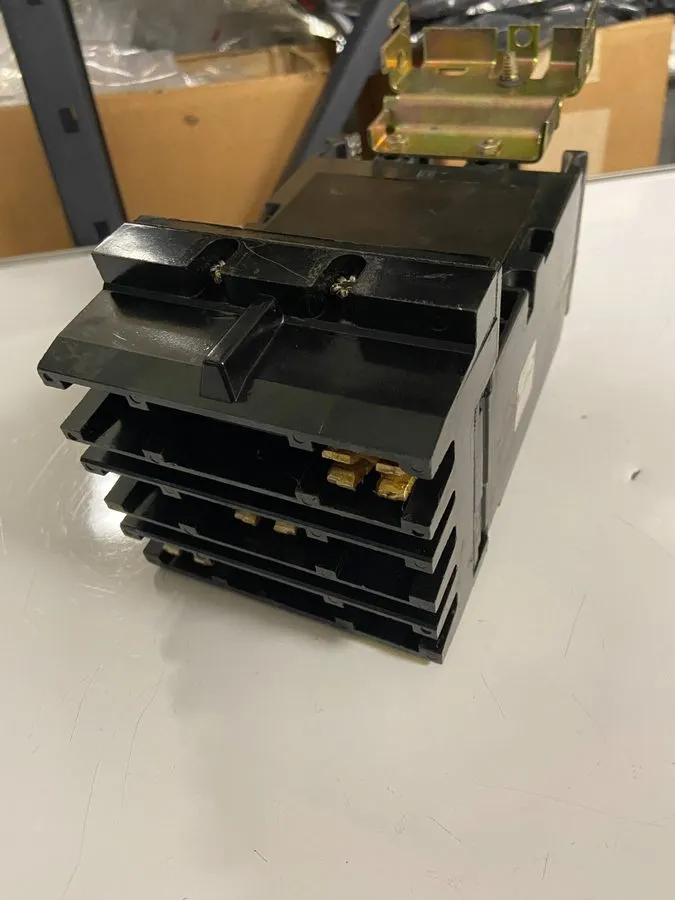 Автоматический выключатель Square D FCB34020 Thermal-Magnetic Circuit Breaker 20 — фото лота 1