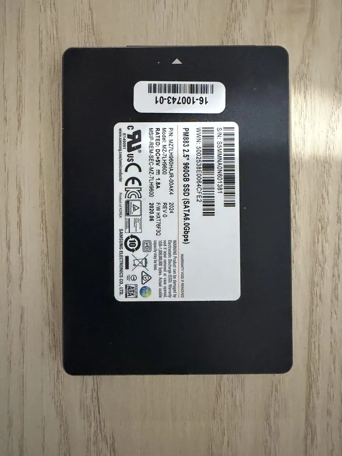 SSD-накопитель MZ-7LH9600 SAMSUNG PM883 960GB 2.5'' SATA 6.0Gbps MZ7LH960HAJR-00