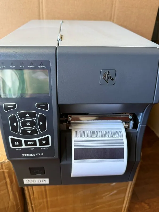 Принтер этикеток Zebra ZT410 ZT41043-T010000Z Industrial Label Printer Powers On