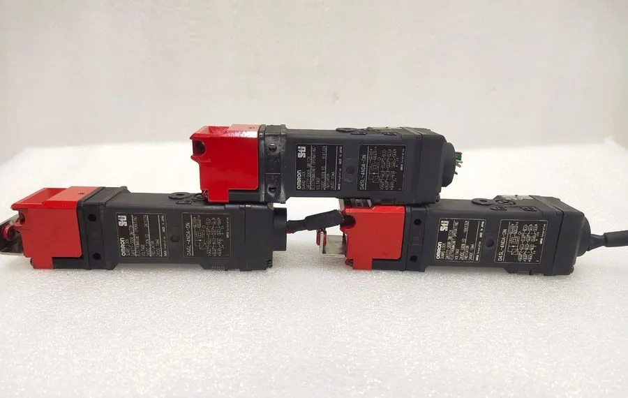 Коммутатор (Set of 3) OMRON D4SL-4NDA-DN Safety Door Electromagnetic Lock Switch — фото лота 1