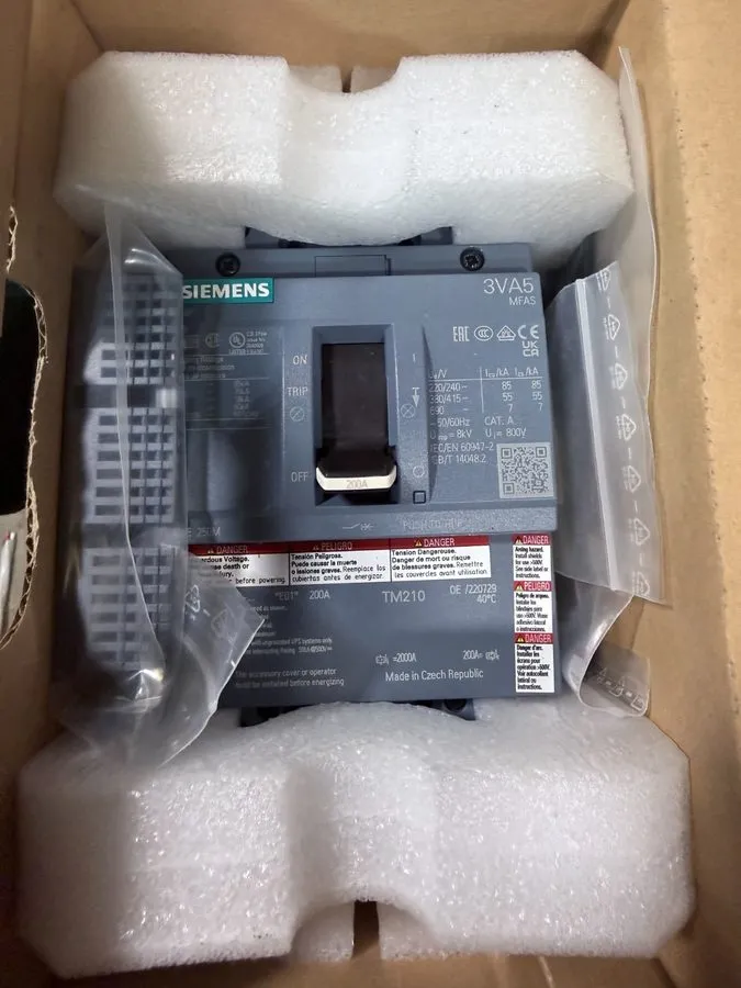 Автоматический выключатель SIEMENS 3VA5220-5ED31-0AA0 200A 3-Pole Circuit Breake