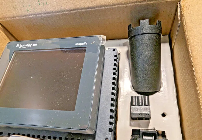 Панель оператора Schneider Electric HMISTU655 Touch Panel Screen 3.5” Color Term
