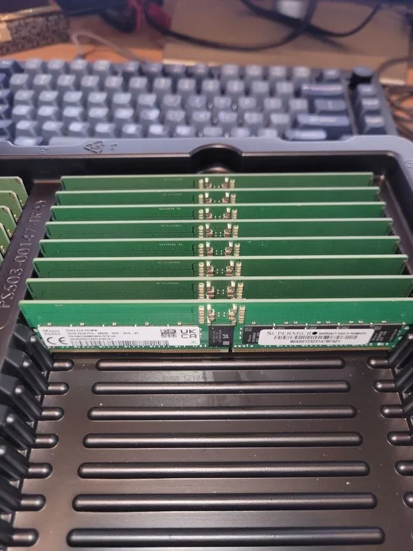 Модуль памяти Hynix 32GB (1X32GB) 2RX8 PC5-4800B RDIMM Server Ram HMCG88MEBRA107
