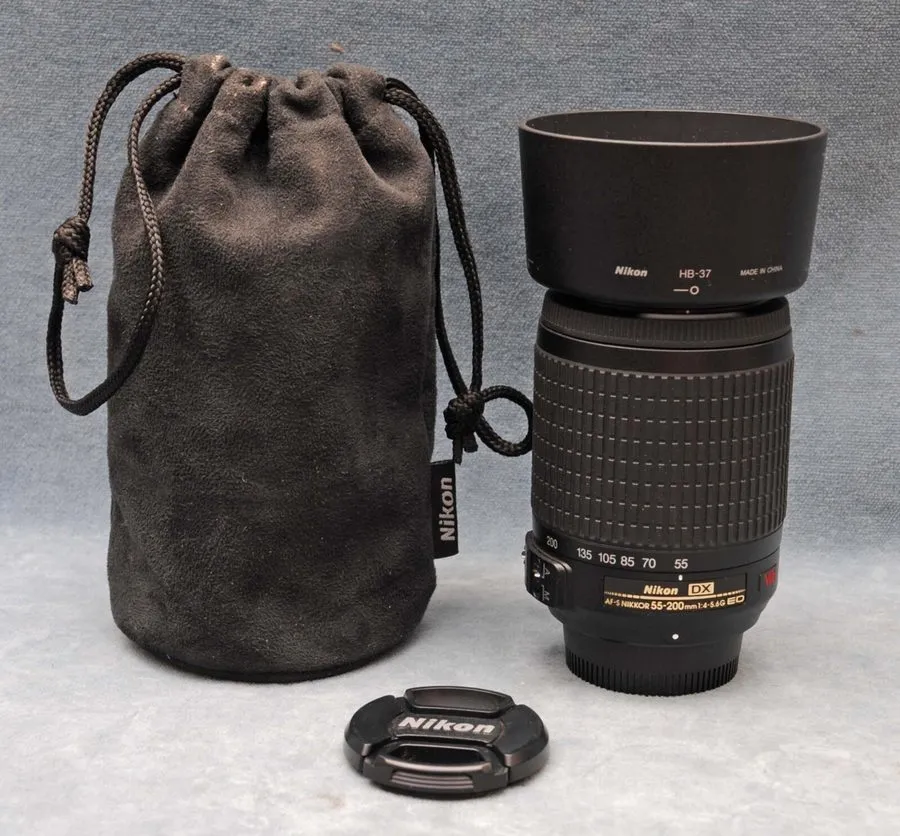 Объектив NIKON AF-S NIKKOR 55-200mm f4-5.6G ED DX VR IF LENS, CAPS, POUCH
