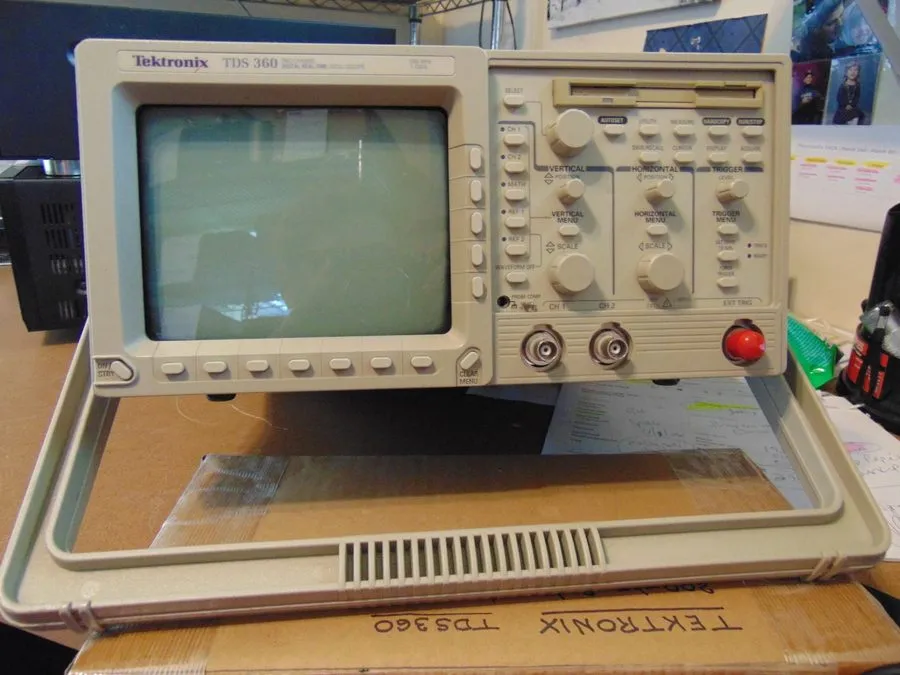 Осциллограф Tektronix TDS 360 Digital Oscilloscope 200MHz 1GS/s 2 channels, Powe