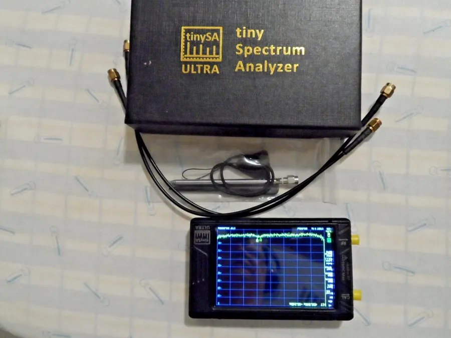Анализатор цепей 4" Spectrum Analyzer 100kHz to 5.3GHz Handheld Signal Generator