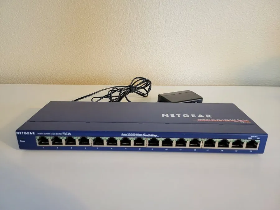 Коммутатор Netgear Prosafe 16port 10/100 Desktop Switch Fs116 & Ac Adapter
