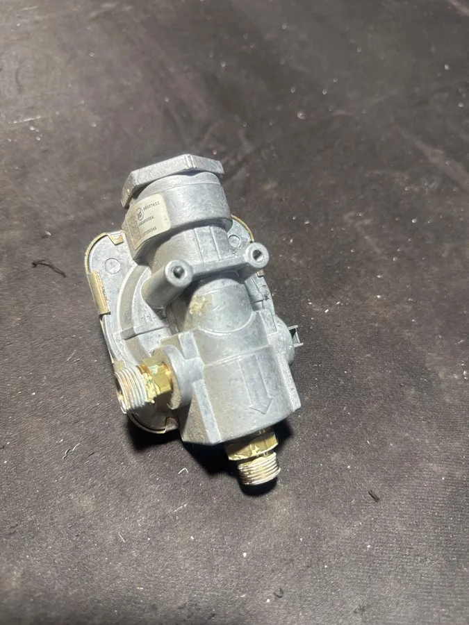 Трубопроводная арматура 98007411 Whirlpool Electrolux Oven Range Pressure Regula