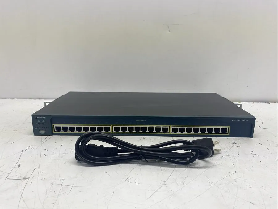Коммутатор Cisco Catalyst 2950 Series (WS-C2950-24) External Switch w/ 24 Ports