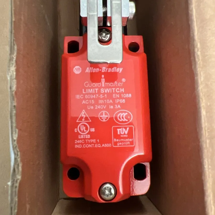 Реле безопасности ALLEN BRADLEY 440P-MRRB22E /A GuardMaster Limit Switch 4C-2 — фото лота 1