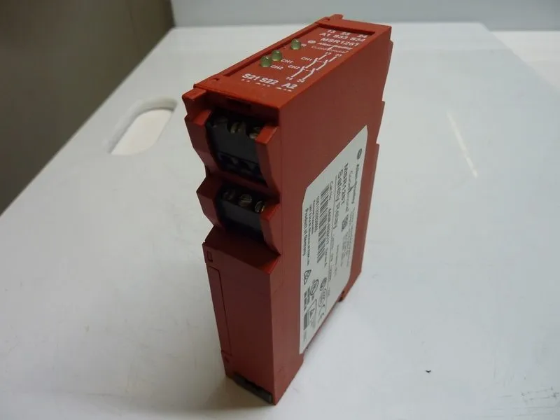 Реле безопасности Allen Bradley MSR126T 440R-N23117 Guardmaster Safety Relay 24V — фото лота 1