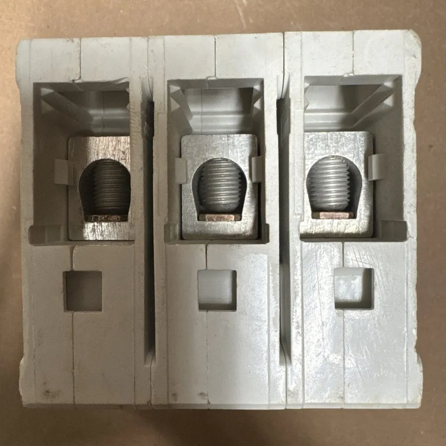 Автоматический выключатель Siemens LGB3B090 480V 90 A Bolt On Circuit Breaker 3