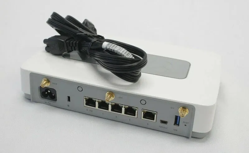 Маршрутизатор Cisco Viptela VEDGE-100M-AC Integrated Services SD-WAN Cloud Edge 