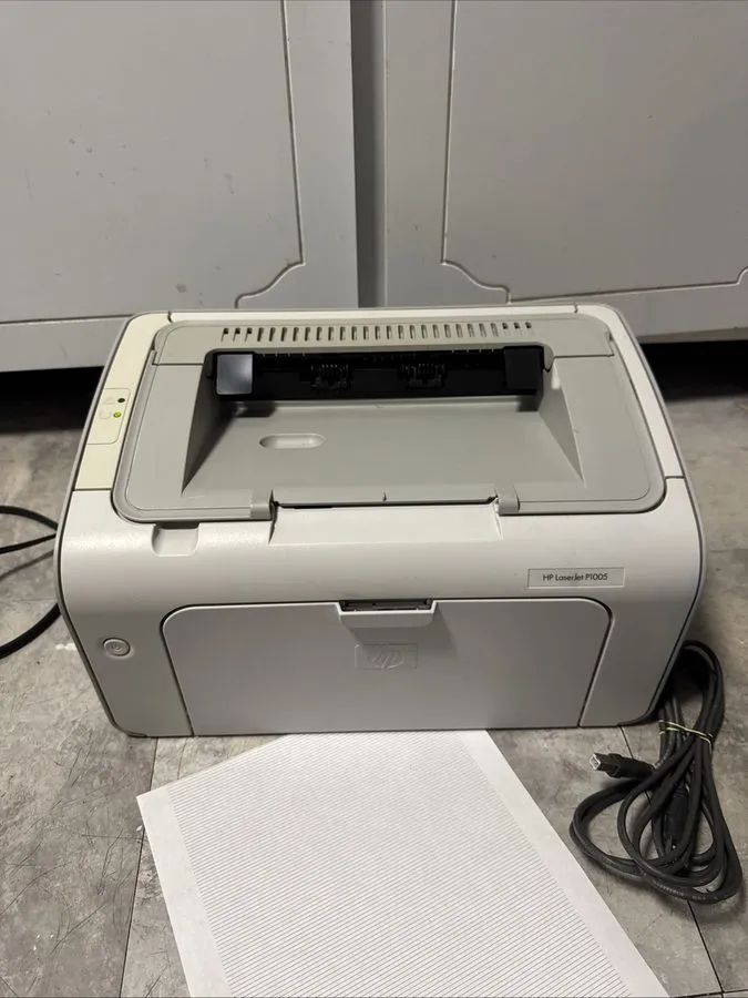 Лазерный принтер HP LaserJet P1005 Monochrome Laser Printer W/ Cables
