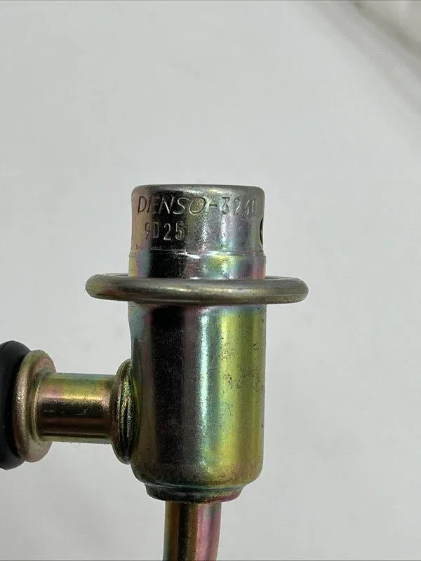 Трубопроводная арматура Toyota Lexus Fuel Pressure Regulator 23020-0A010 23280-7 — фото лота 2