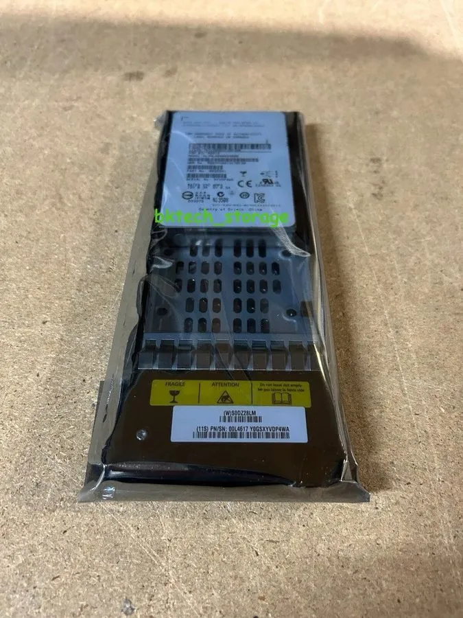 SSD-накопитель IBM 00L4617 SAS/2.5 300GB V7000 SSD Solid State Disk Drives HUSML