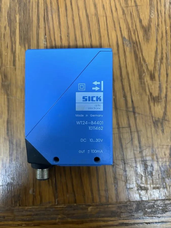Фотоэлектрический датчик SICK Photoelectric Sensor WT24-B4401 #1011462 10-30VDC