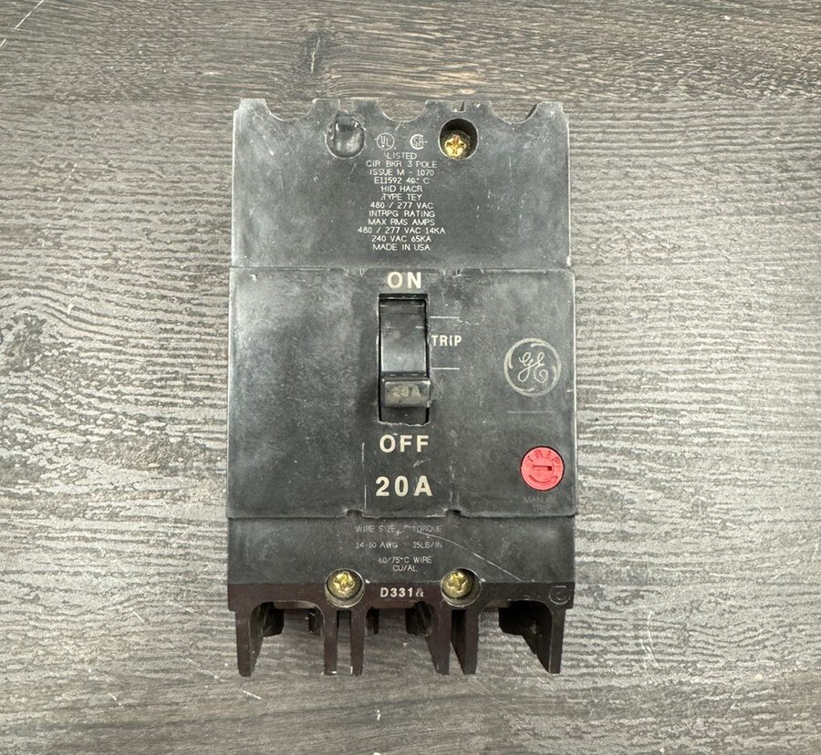 Автоматический выключатель TEY320 GE 20 Amp 480V 3 Pole Bolt On Circuit Breaker