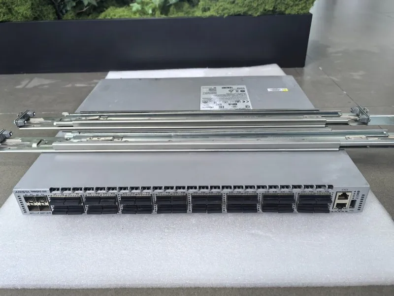 Коммутатор Arista DCS-7050QX2-32S-F 32x40GbE ports & 4x10GbE front -to -back