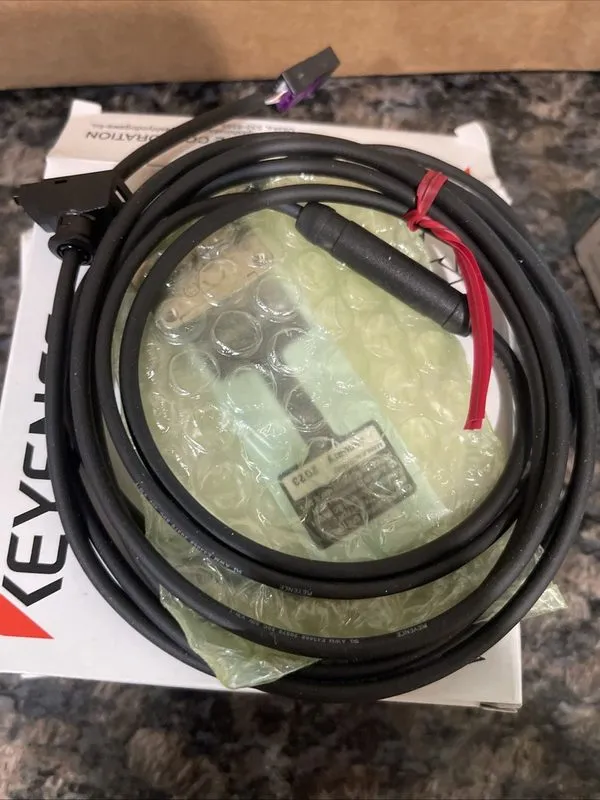 Датчик Keyence LR-XH100 Compact Laser Sensor Separate Amplifier