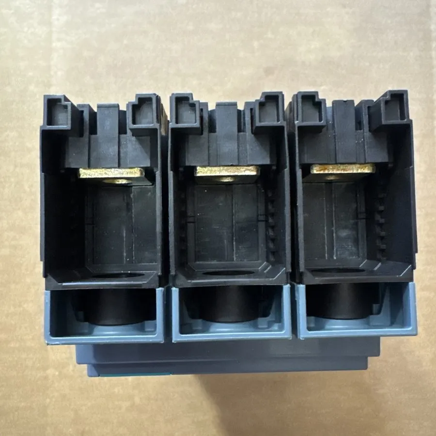 Автоматический выключатель Siemens 3VA5 3VA5225-5EC31-0AA0 3 Pole 250 Amp Circui