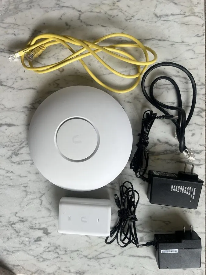 Маршрутизатор Ubiquiti UniFi UAP-AC-PRO AC1750 Dual-Band WiFi Access Point White