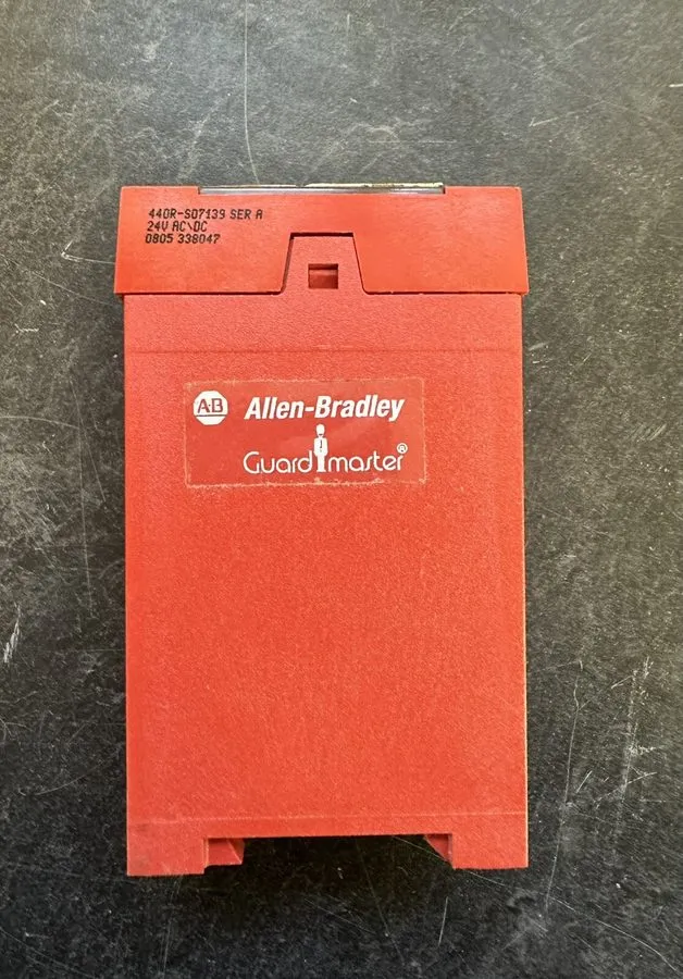 Реле безопасности ALLEN BRADLEY 440R-S07139 STOP MOTION DETECTION RELAY SER.A 24