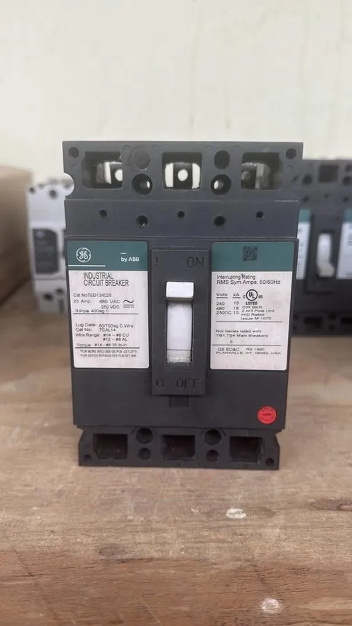 Автоматический выключатель General Electric TED134025 Circuit Breaker 25A 3P 480 — фото лота 2