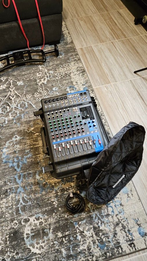 Микшерный пульт Yamaha MG12XU 12 Mixing Console! A FEW TIMES!