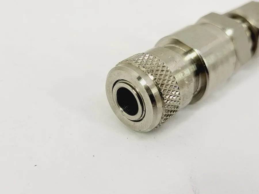 Фитинг Swagelok SS-QM2-B-400 Miniature Quick Connect Body 1/4 Tube Fitting — фото лота 1