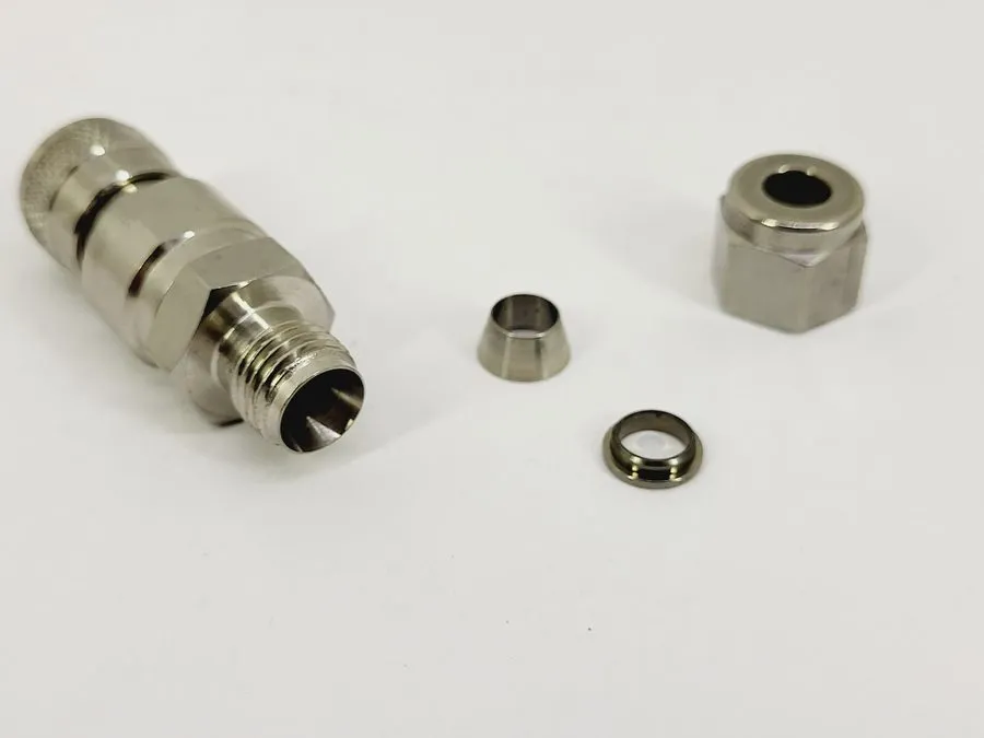 Фитинг Swagelok SS-QM2-B-400 Miniature Quick Connect Body 1/4 Tube Fitting — фото лота 2