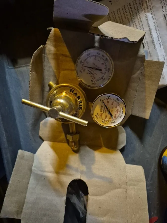 Трубопроводная арматура Helium / Nitrogen / Argon Gas Regulator Harris Model 425
