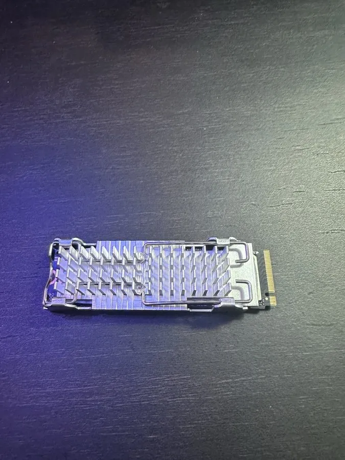 SSD-накопитель 1 TB Samsung PM9E1 PCIe Gen5 x4 NVMe M.2 2280 SSD with Heat Sink