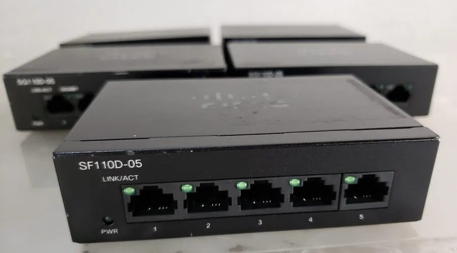 Коммутатор Cisco 5-Port Gigabit Desktop Switch SG110D-05