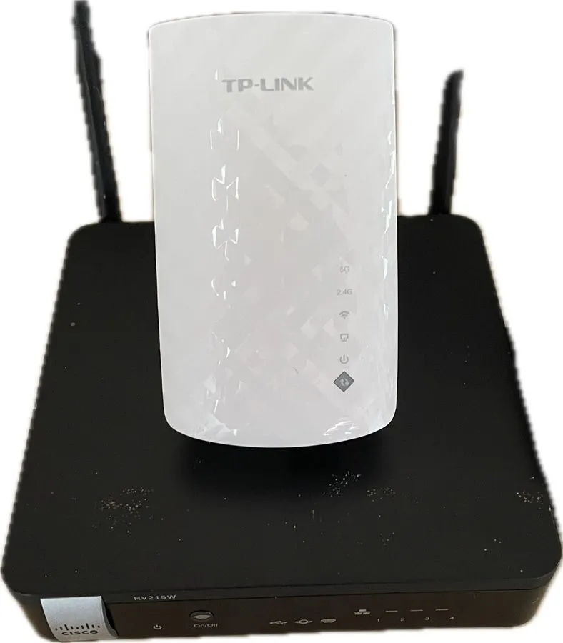 Маршрутизатор Network Router Wireless VPN Firewall Cisco RV215W 4 Port 10/100 Sw — фото лота 1