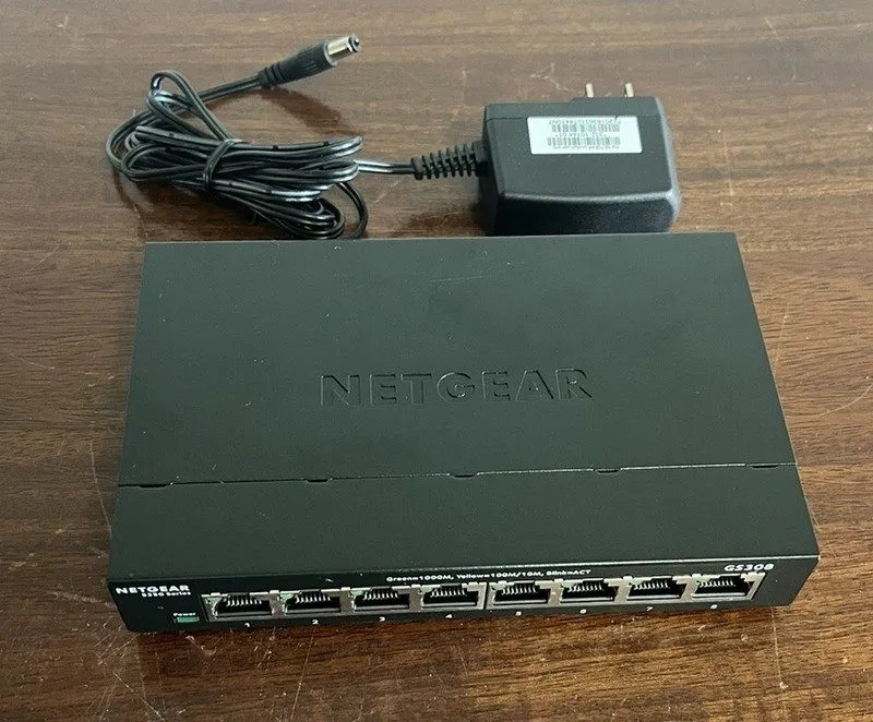 Коммутатор NETGEAR GS308 8-Port Gigabit Ethernet Unmanaged Switch Desktop Wall M