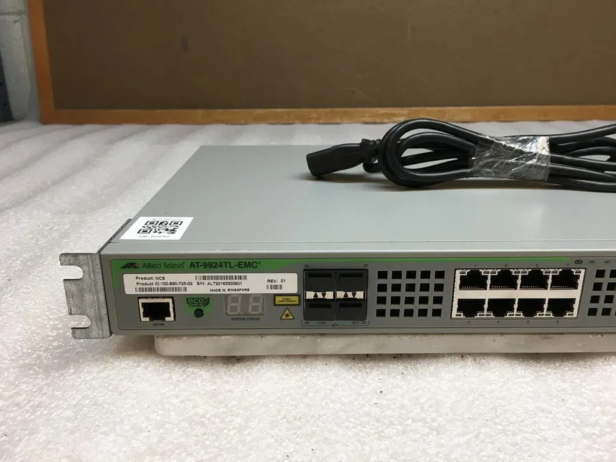 Коммутатор AT-9924TL-EMC2 Allied Telesis 24-Port Quad SFP Gigabit Network Switch — фото лота 1
